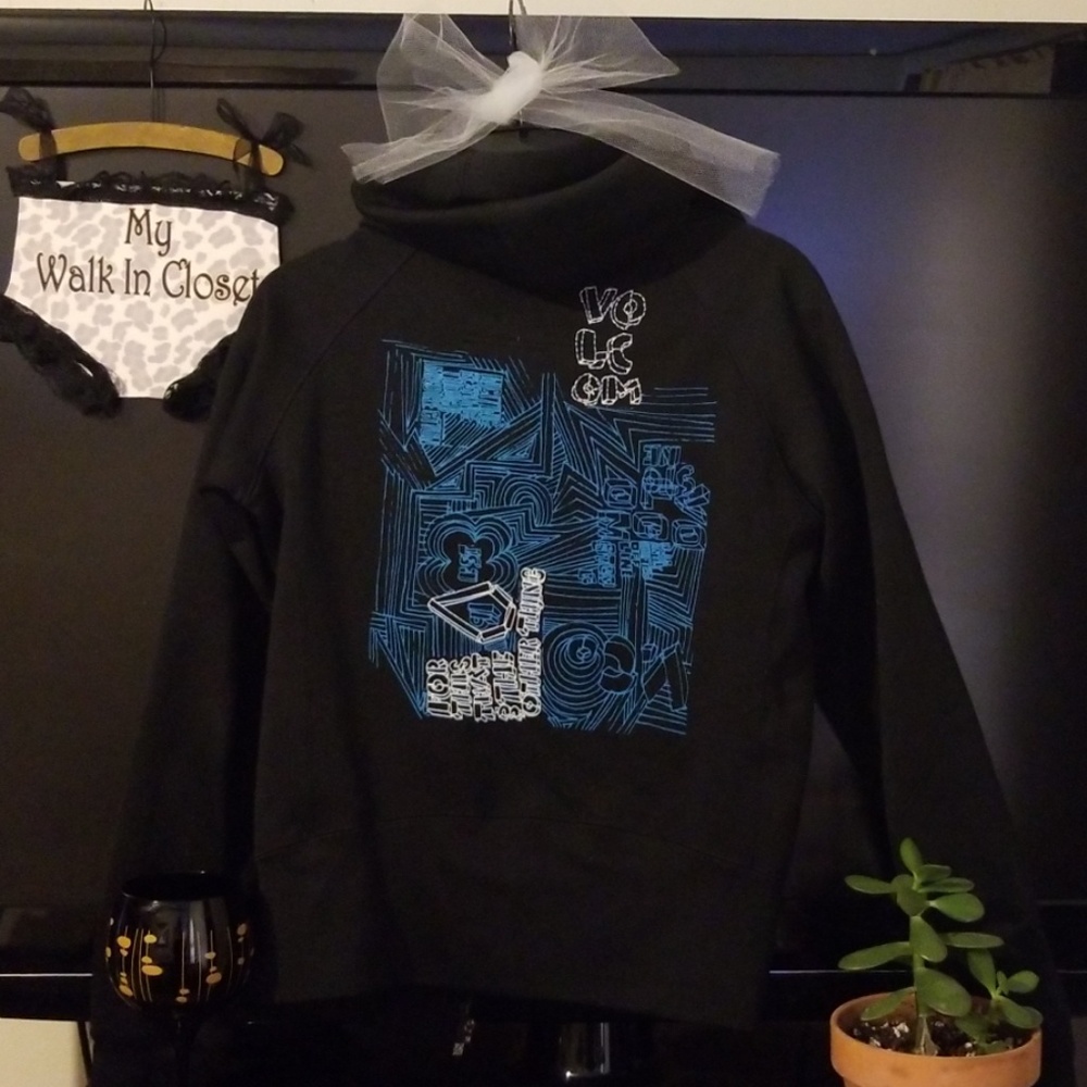 Volcom zip up